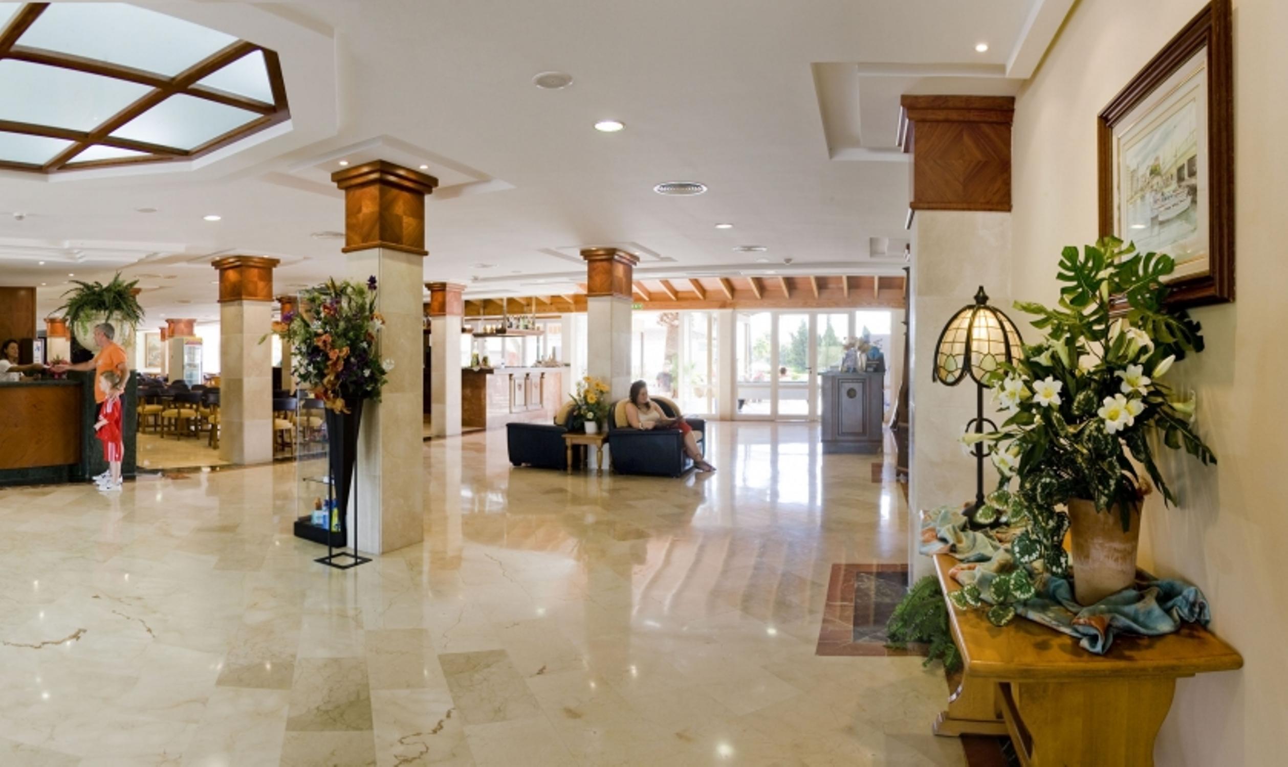 Aparthotel Ferrer Lime Isabel 3*